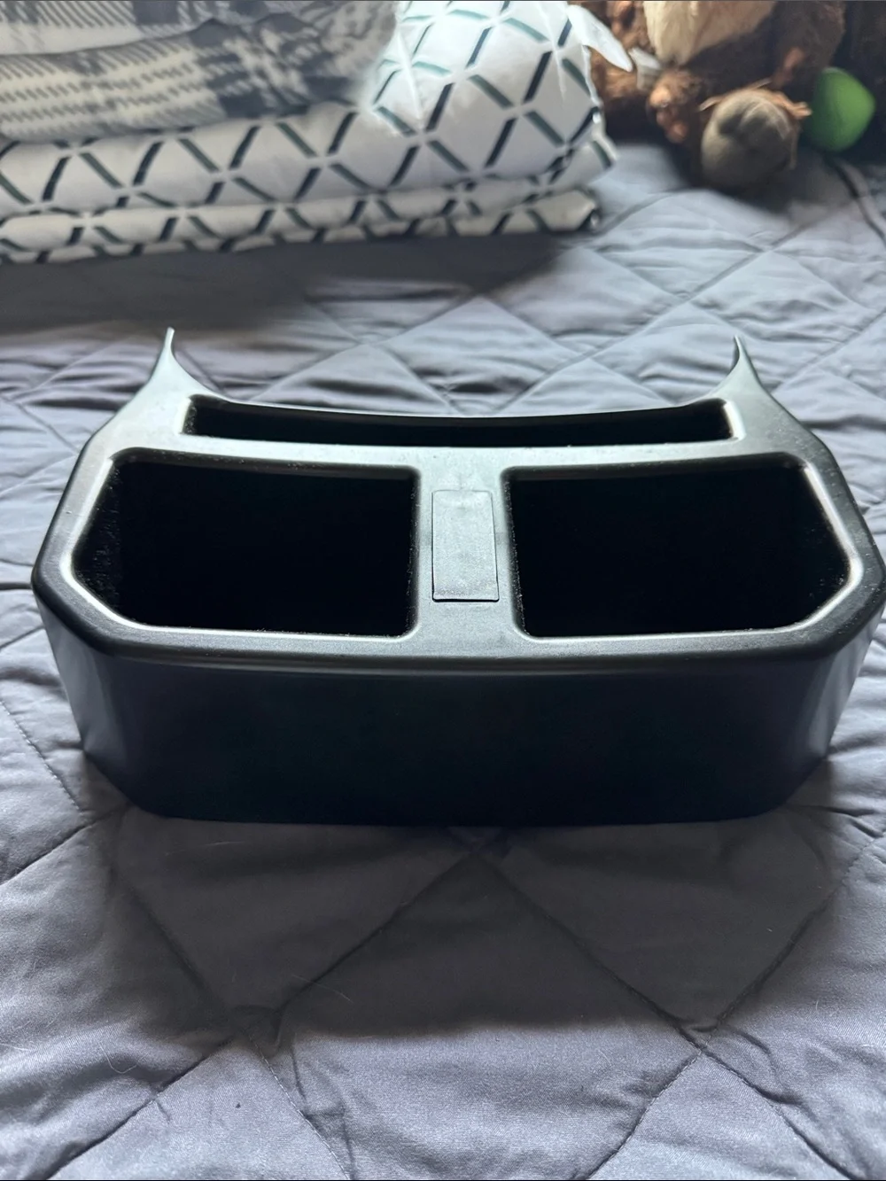 Jeep Wrangler 2022 eX4 rear center cup holder and organizer.
